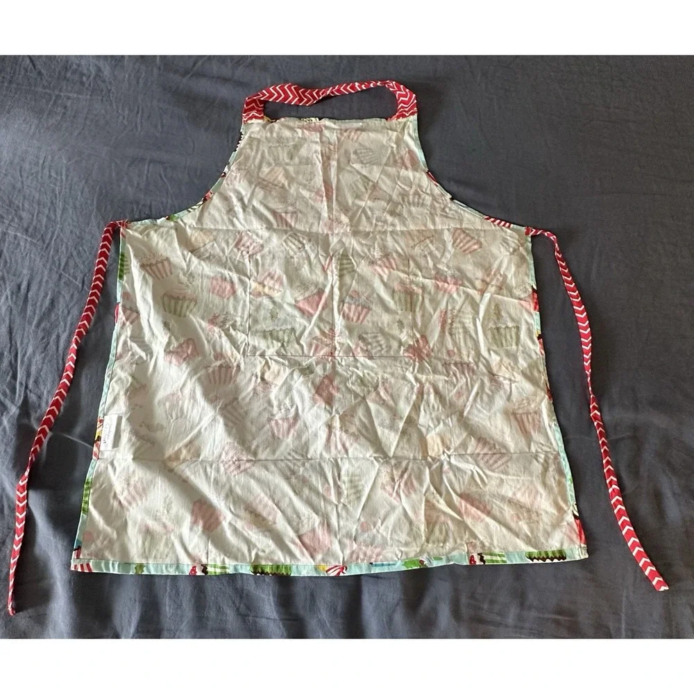 NWOT Cute Vintage Style‎ Apron Kitchen Couture multicolor cupcakes